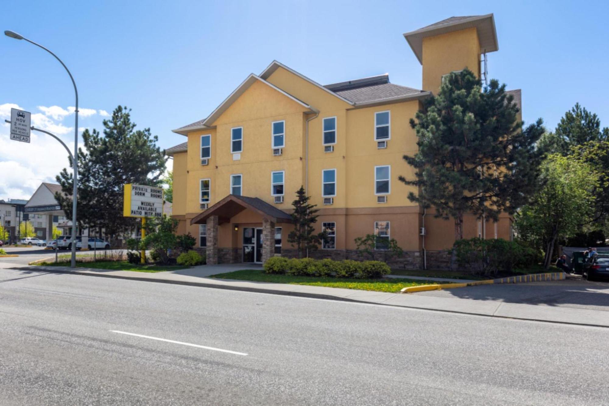 Hi Kelowna Hostel Exteriör bild